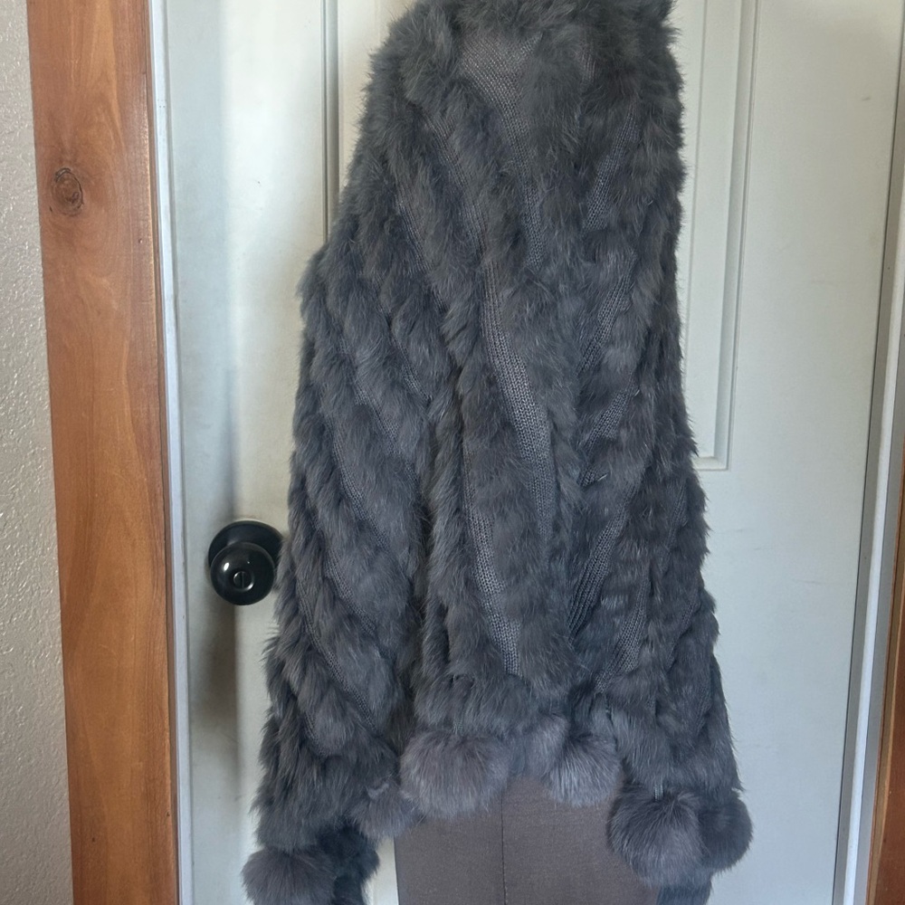 Cape/Poncho - Picture 3 of 10